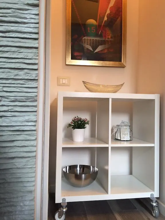 Kibilu - Via Confalonieri - Stazione Garibaldi - Zona Isola Milan Apartment