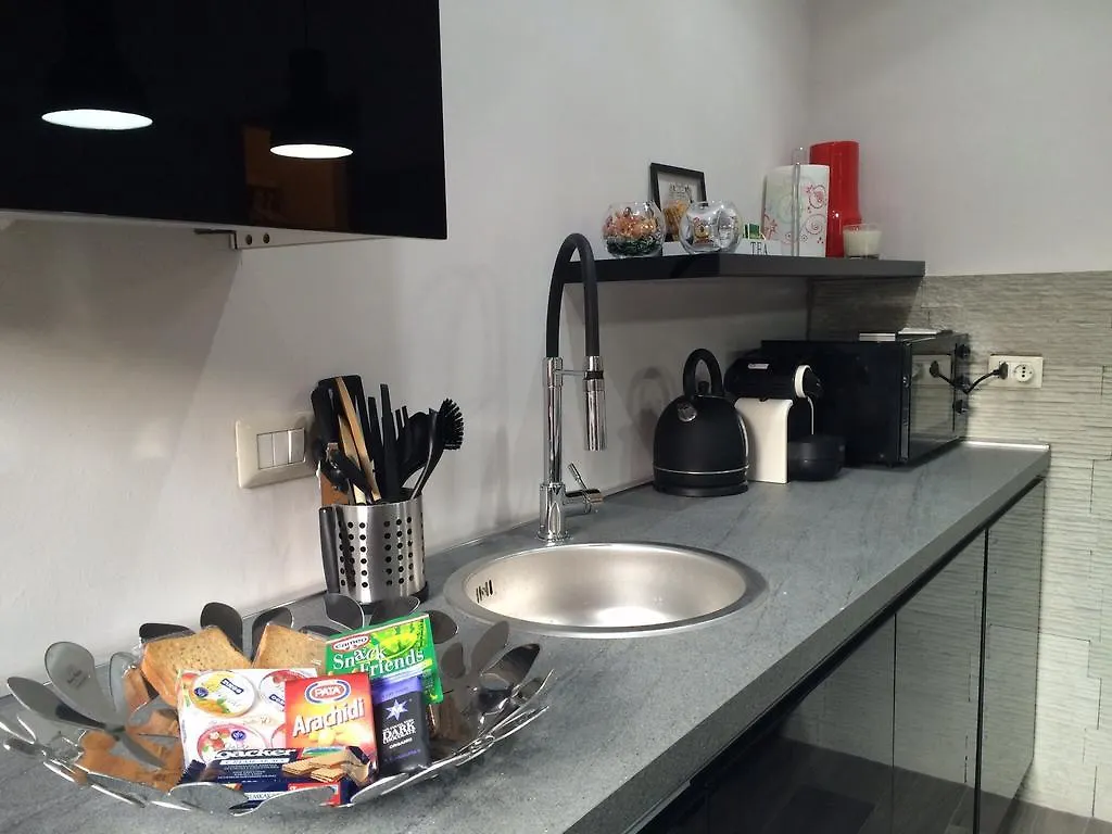 Kibilu - Via Confalonieri - Stazione Garibaldi - Zona Isola Milan Apartment