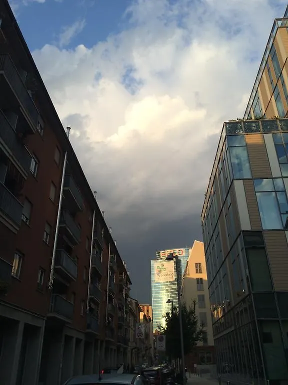 Apartment Kibilu - Via Confalonieri - Stazione Garibaldi - Zona Isola Milan Italy