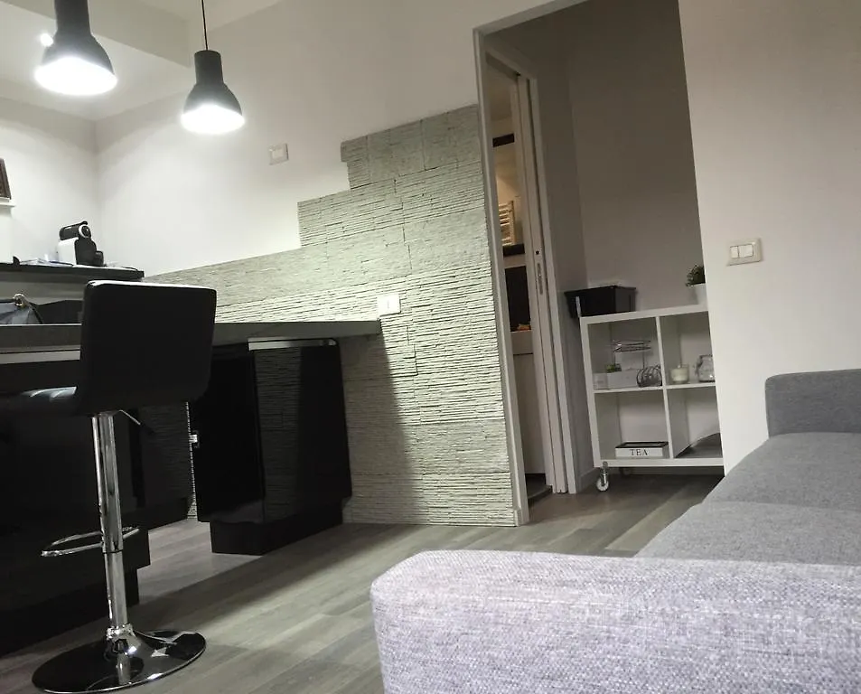 Kibilu - Via Confalonieri - Stazione Garibaldi - Zona Isola Milan Apartment