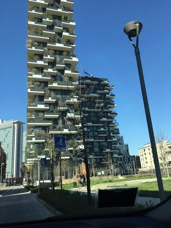 Kibilu - Via Confalonieri - Stazione Garibaldi - Zona Isola Milan Apartment