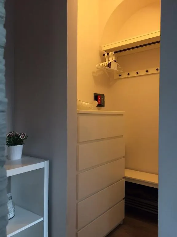Kibilu - Via Confalonieri - Stazione Garibaldi - Zona Isola Milan Apartment