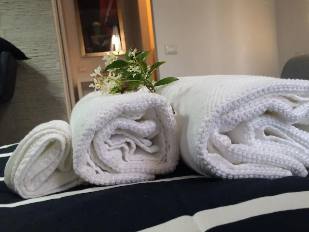 Apartment Kibilu - Via Confalonieri - Stazione Garibaldi - Zona Isola Milan