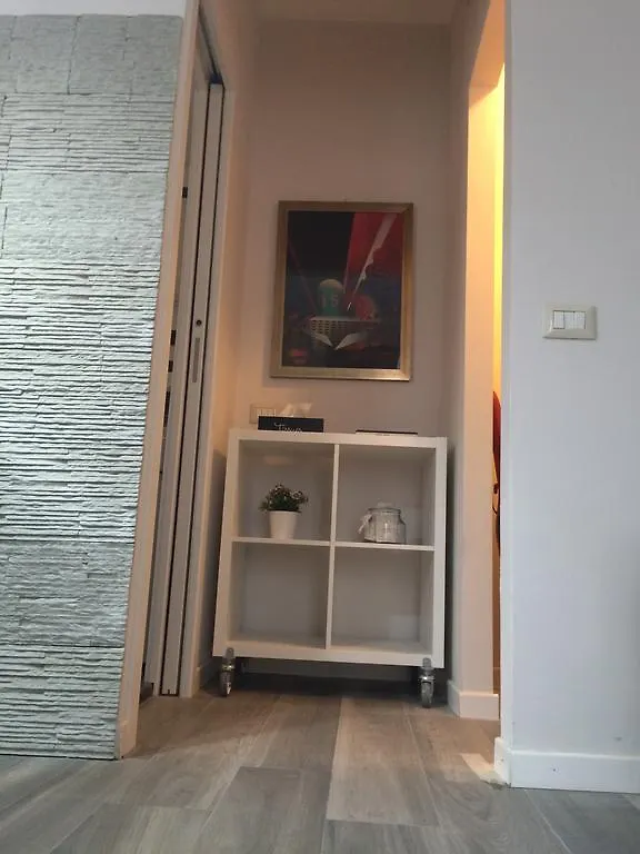 Kibilu - Via Confalonieri - Stazione Garibaldi - Zona Isola Milan Apartment