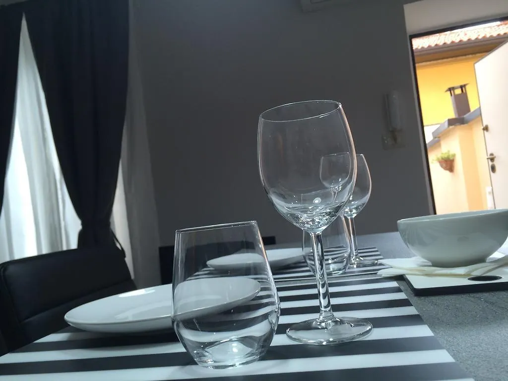 Apartment Kibilu - Via Confalonieri - Stazione Garibaldi - Zona Isola Milan Italy