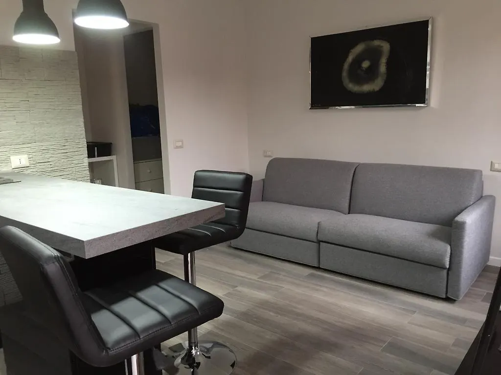 Kibilu - Via Confalonieri - Stazione Garibaldi - Zona Isola Milan Apartment
